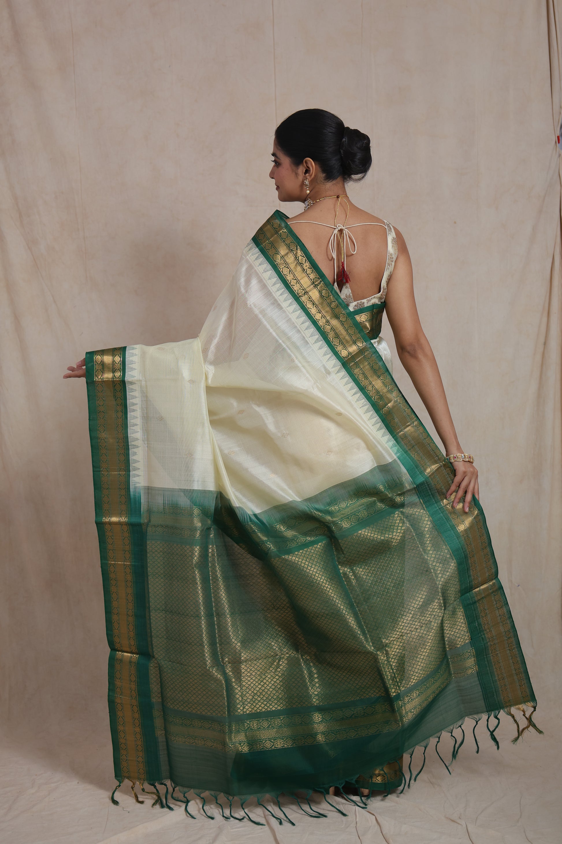 Rich emerald green zari pallu of Kanchipuram silk cotton saree