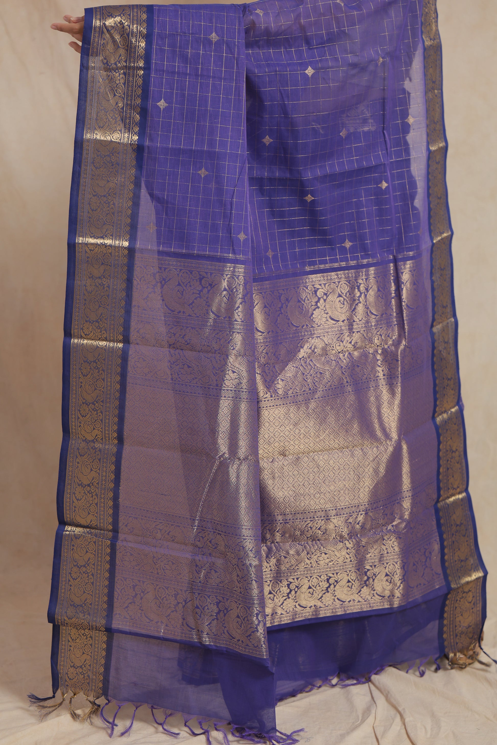 Detailed pallu design of royal blue Kanchipuram cotton saree