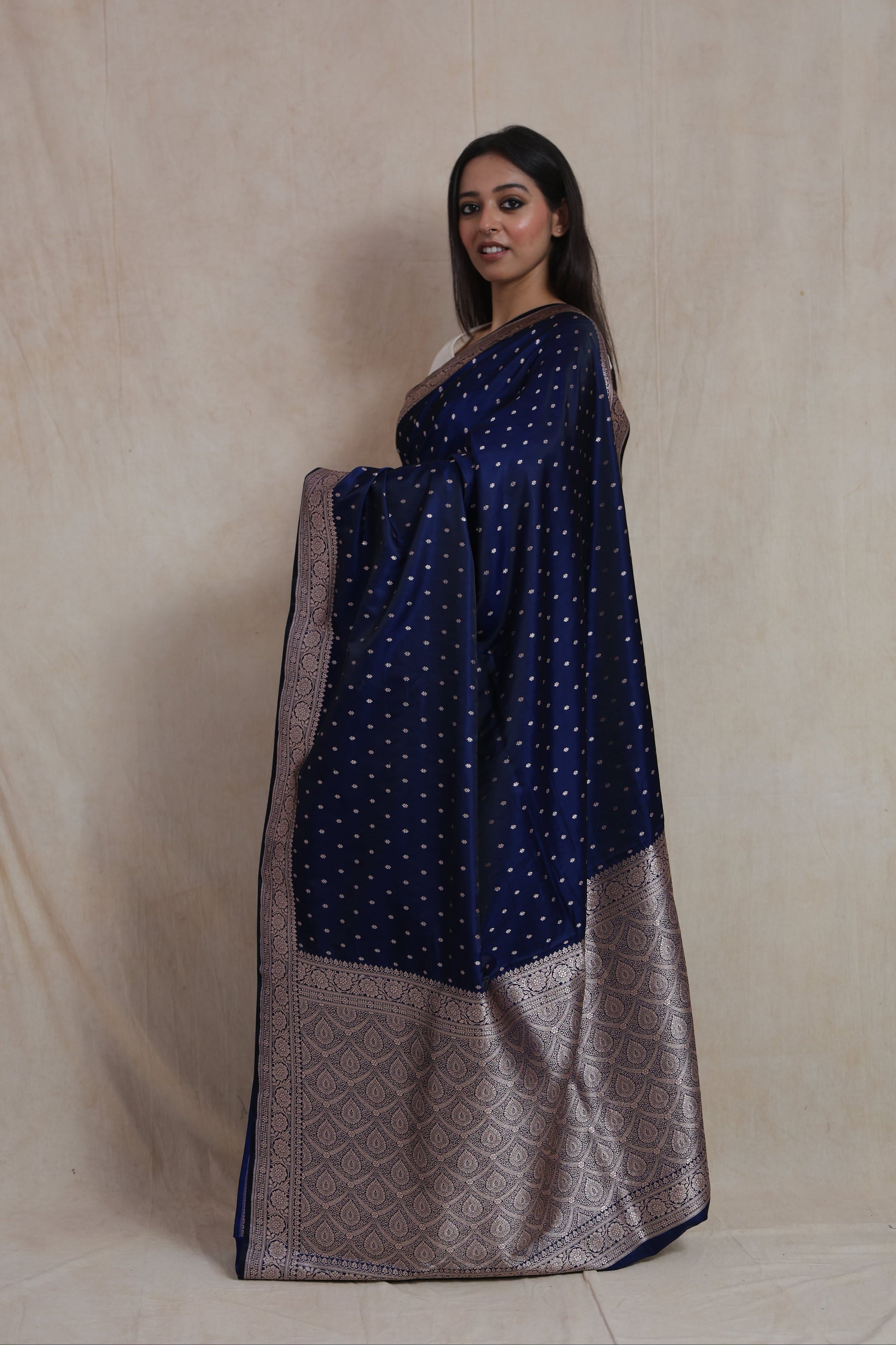 Side profile of navy blue Banarasi silk saree featuring silver woven motifs and elegant border
