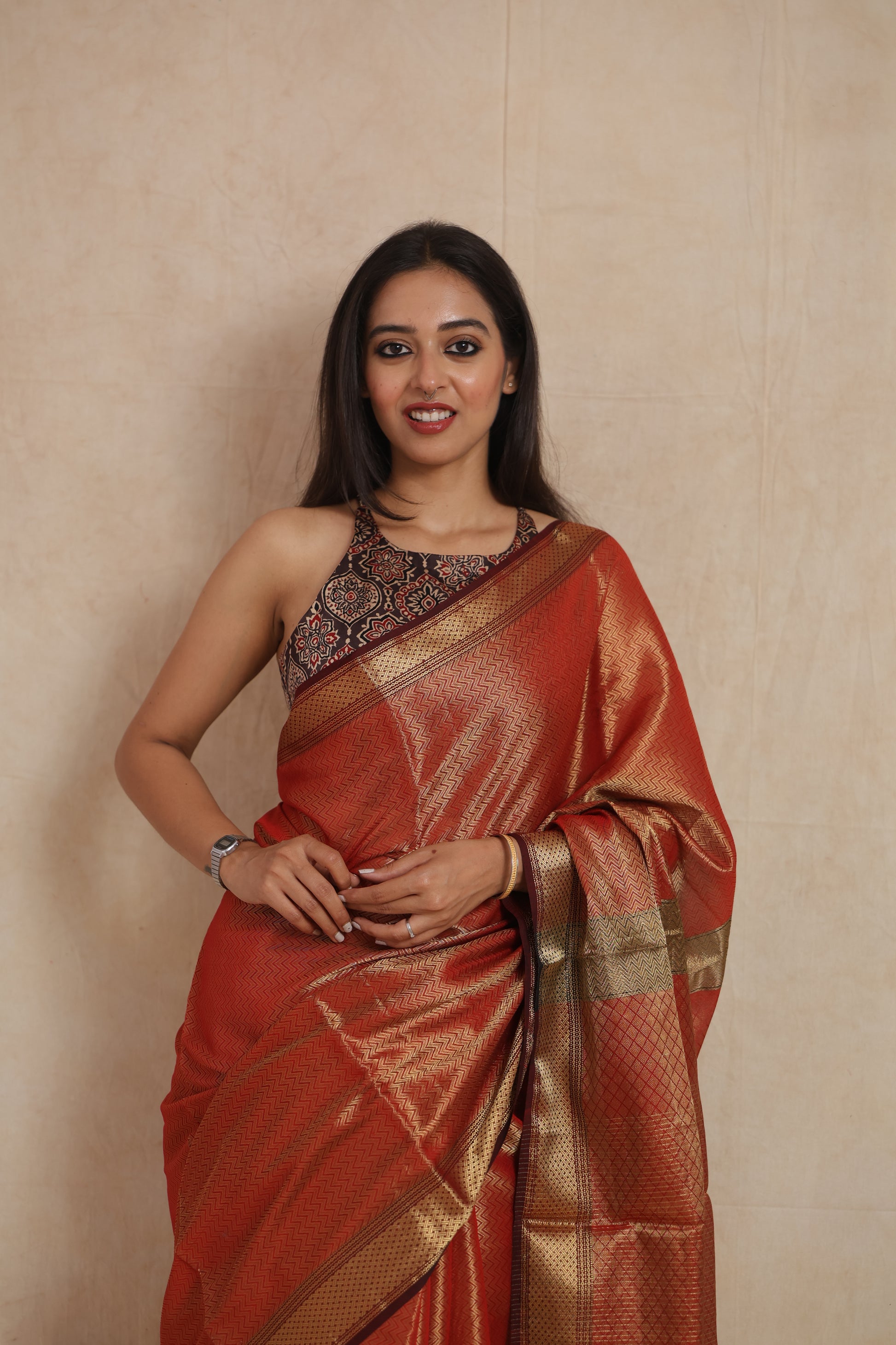 Portrait look in rust orange Maheshwari tissue saree