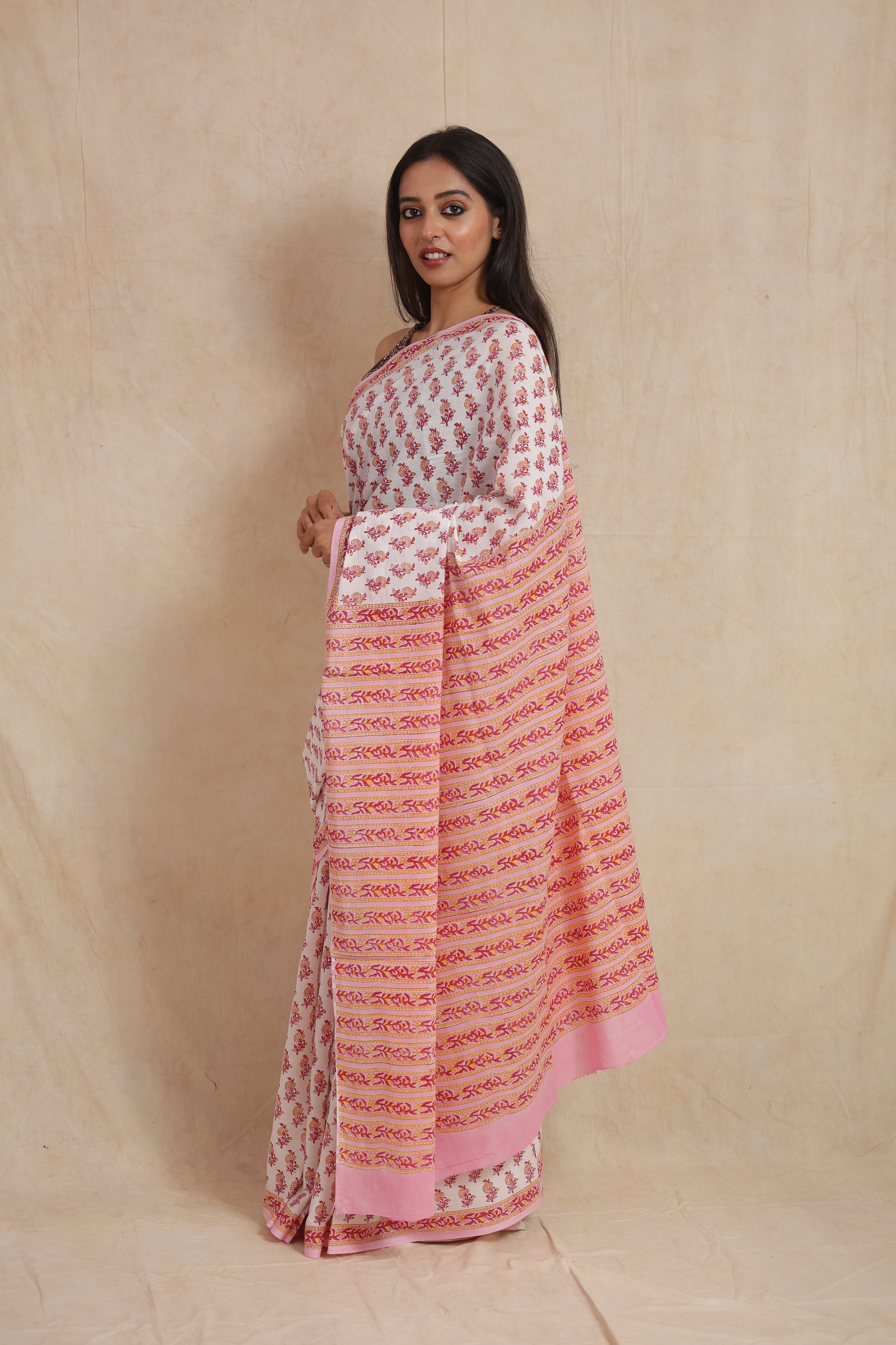 Side pose of floral Sanganeri cotton saree with traditional pallu