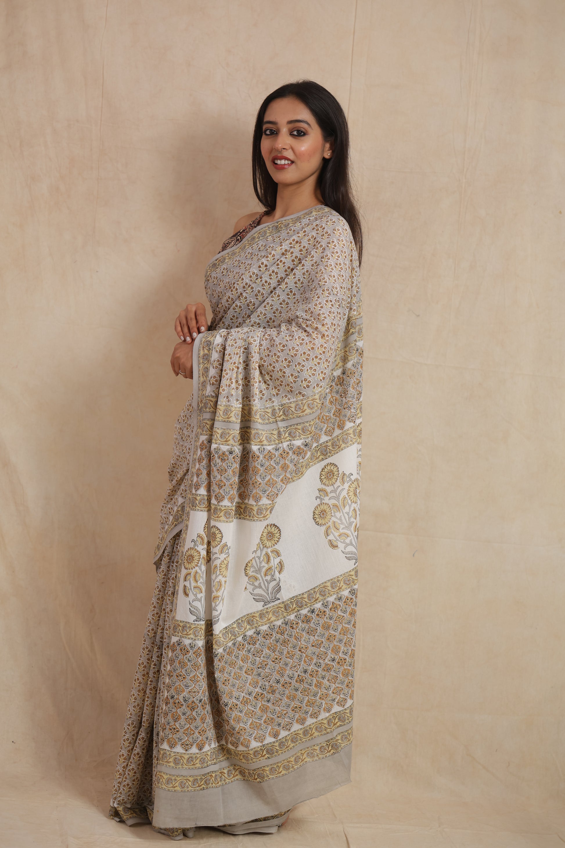 Back pallu view of traditional beige Sanghaneri cotton saree