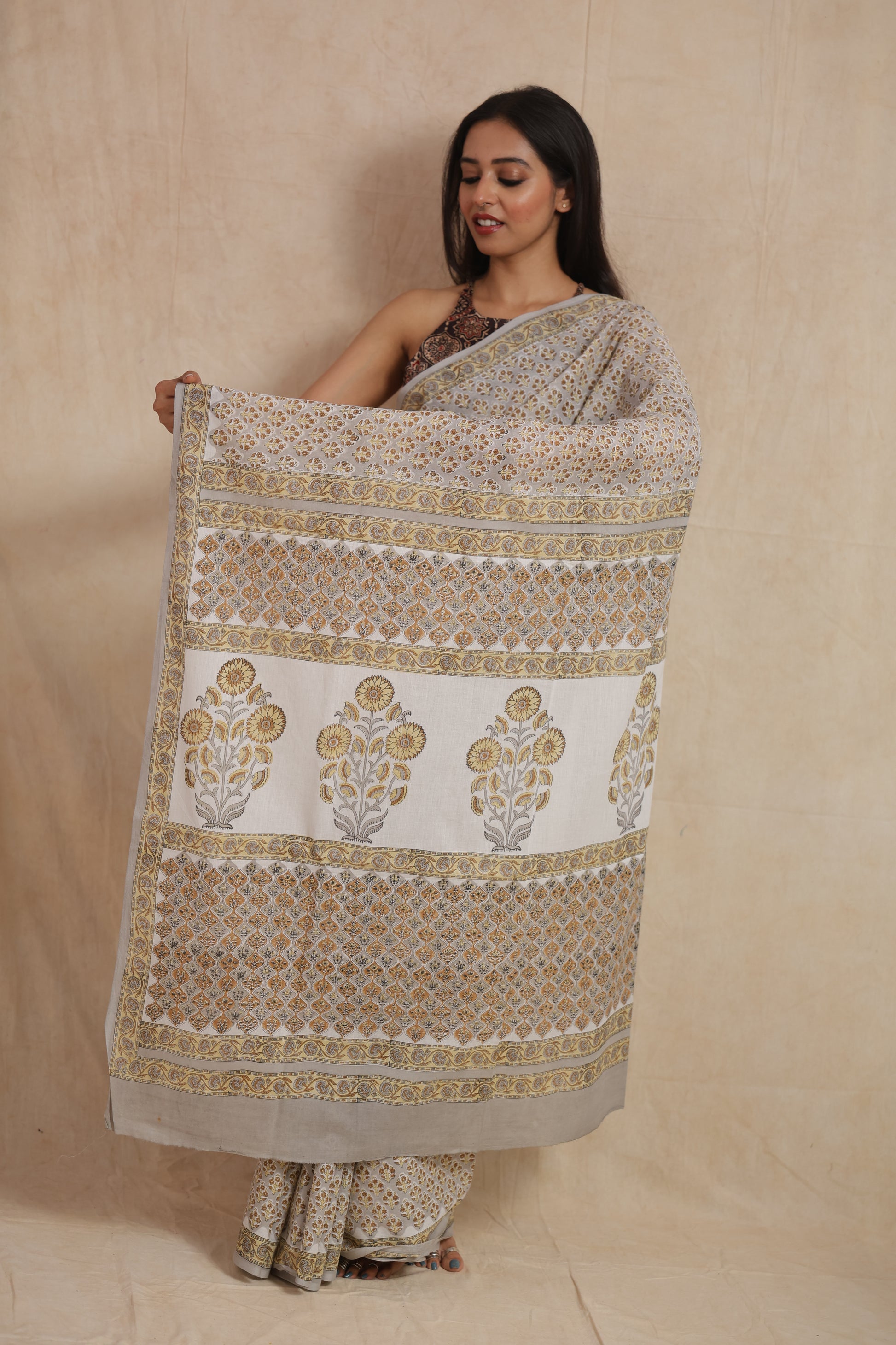 Front look of elegant Sanghaneri floral cotton saree
