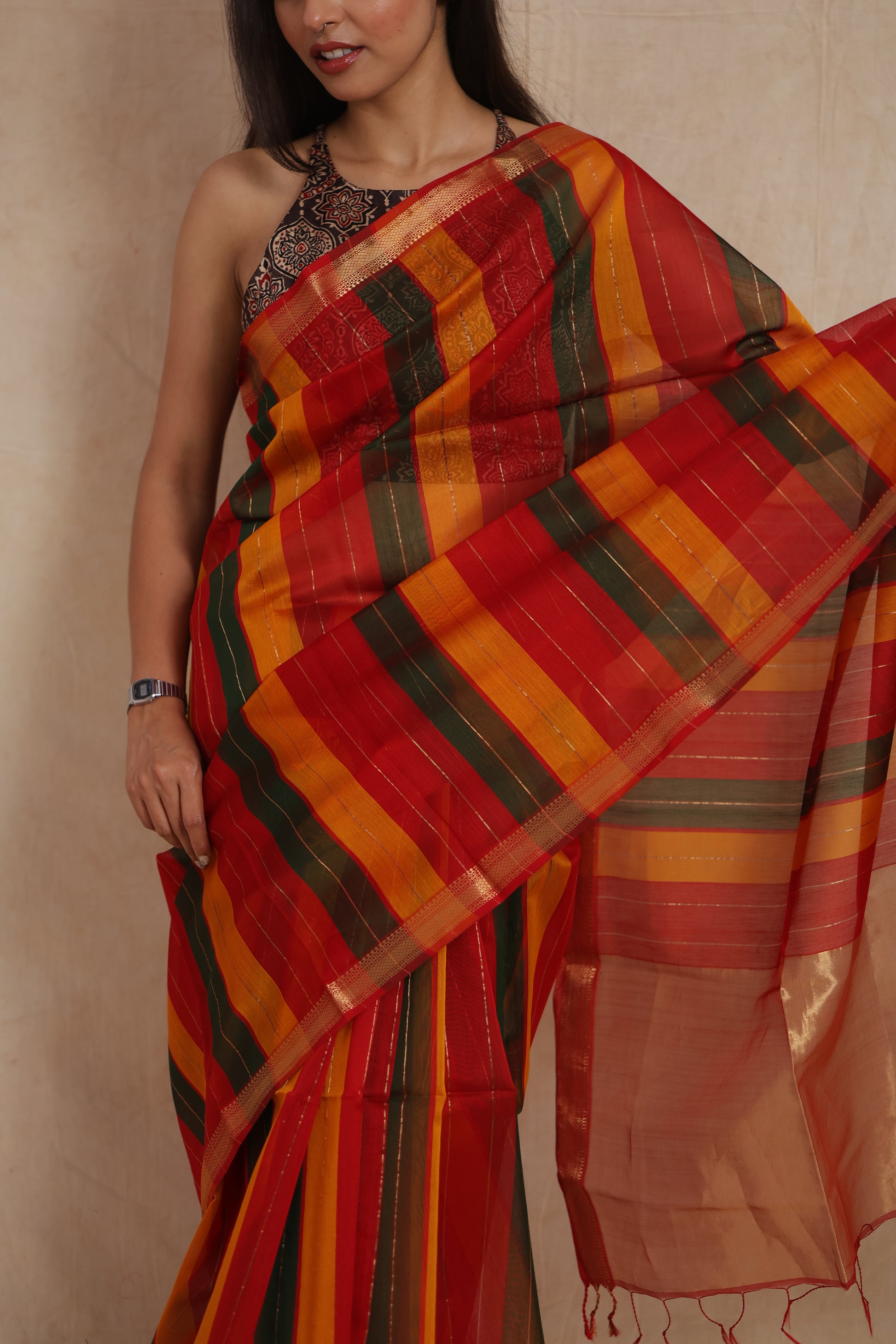 Detailed drape and stripe pattern of Maheshwari cotton saree