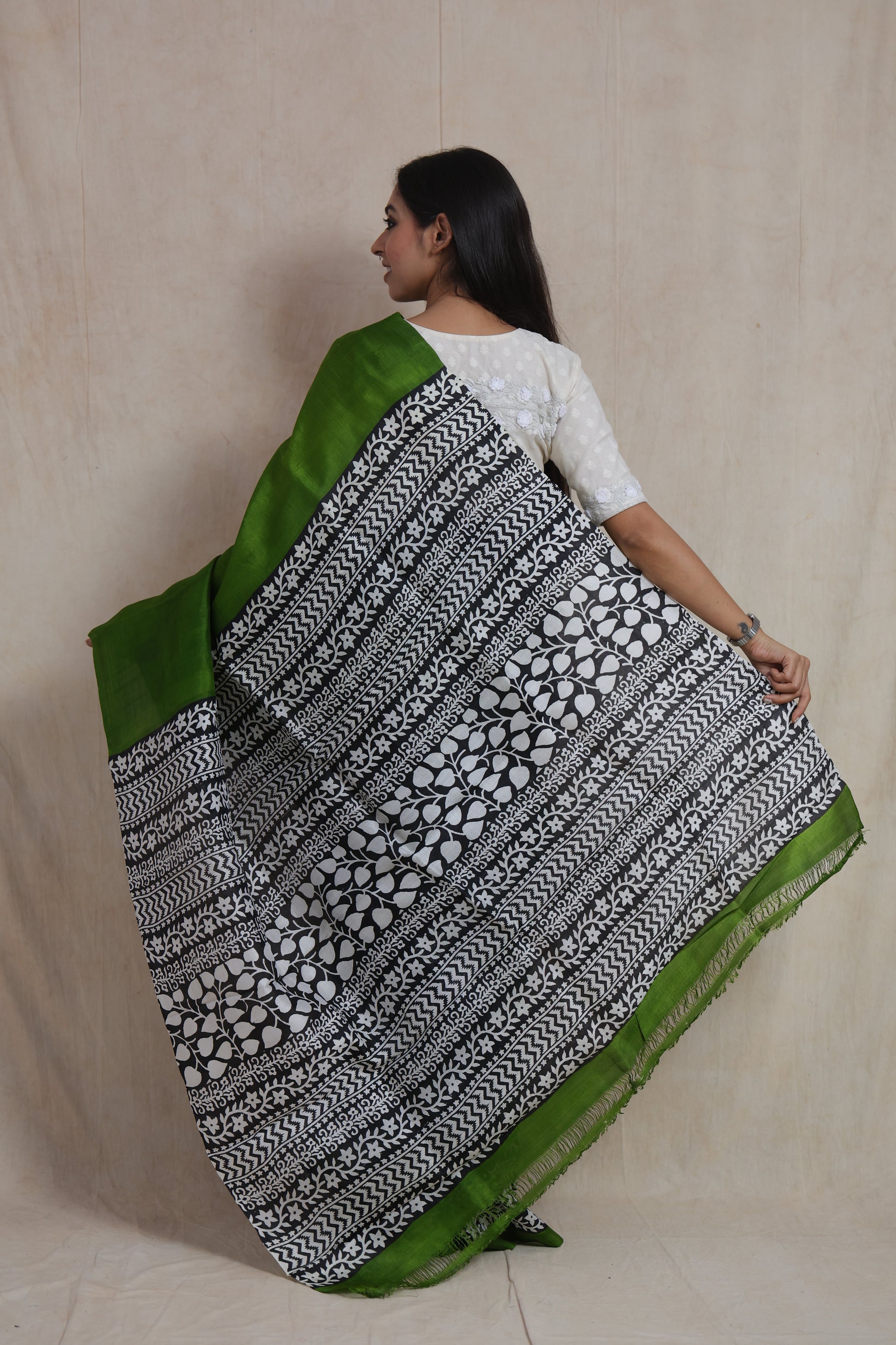 Back view of Garad handloom silk saree displaying intricate floral and geometric printed pallu design