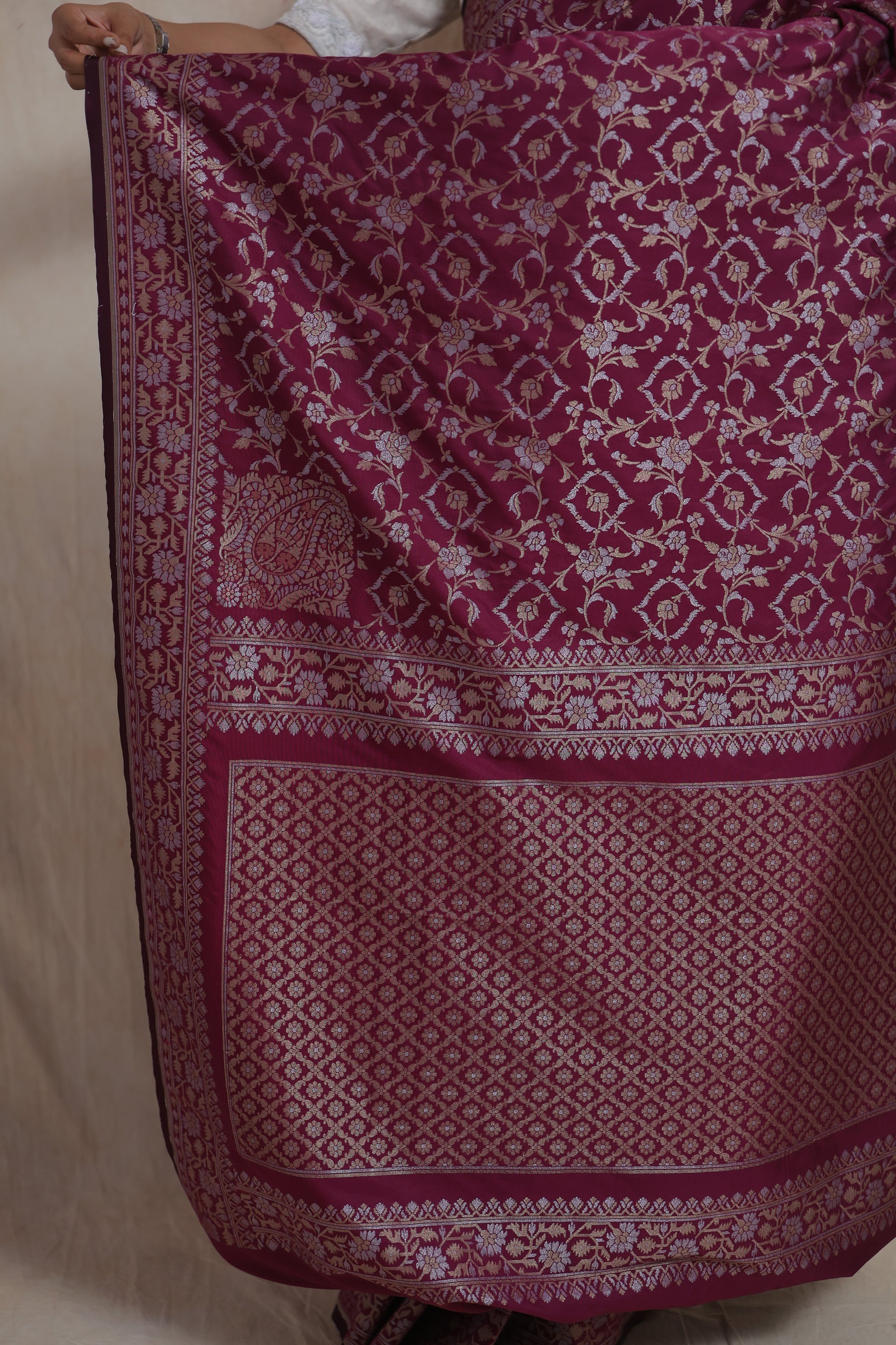 Close-up of Banarasi art silk saree featuring intricate floral zari weaving and detailed pallu