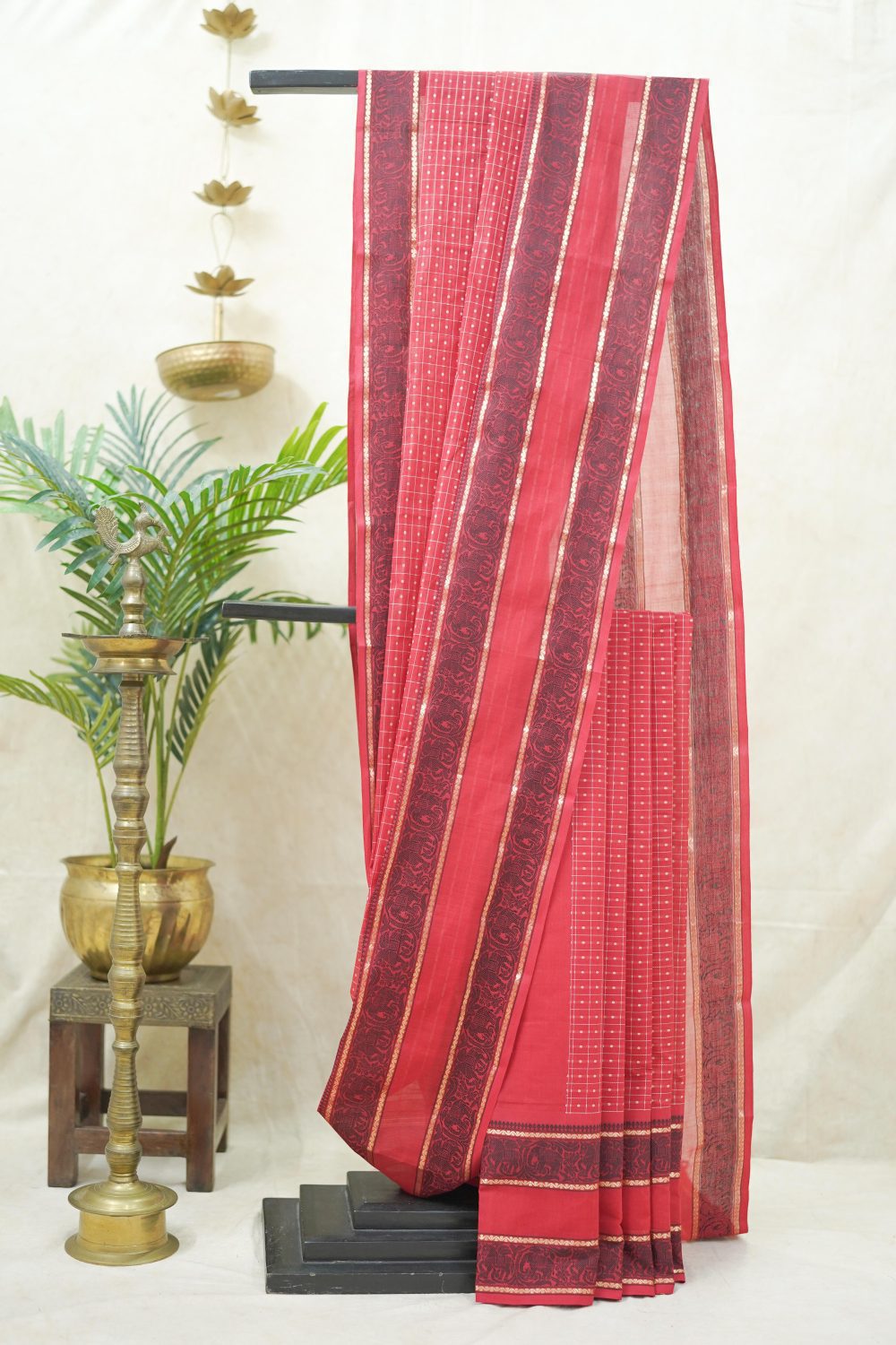 HANDWOVEN RED COLOUR KANCHI COTTON SAREE WITH 95 CM BLOUSE PIECE