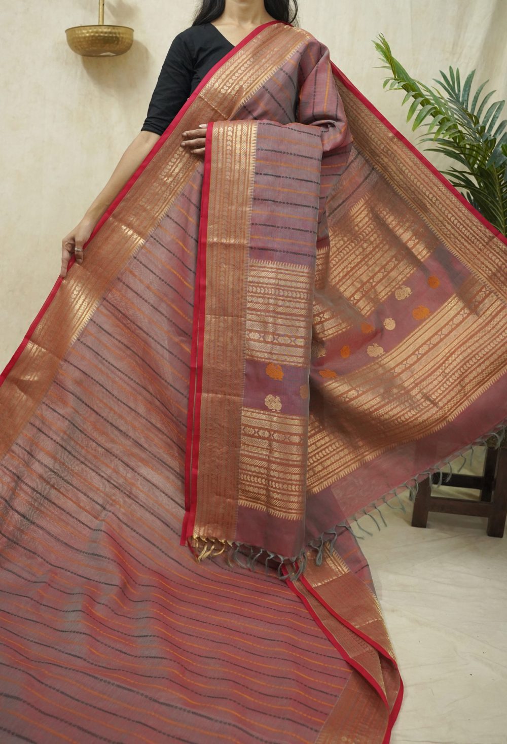 HANDWOVEN GREEN-RED DUAL TONE KANCHIPURAM SILK BY COTTON SAREE WITH 88 CM BLOUSE PIECE