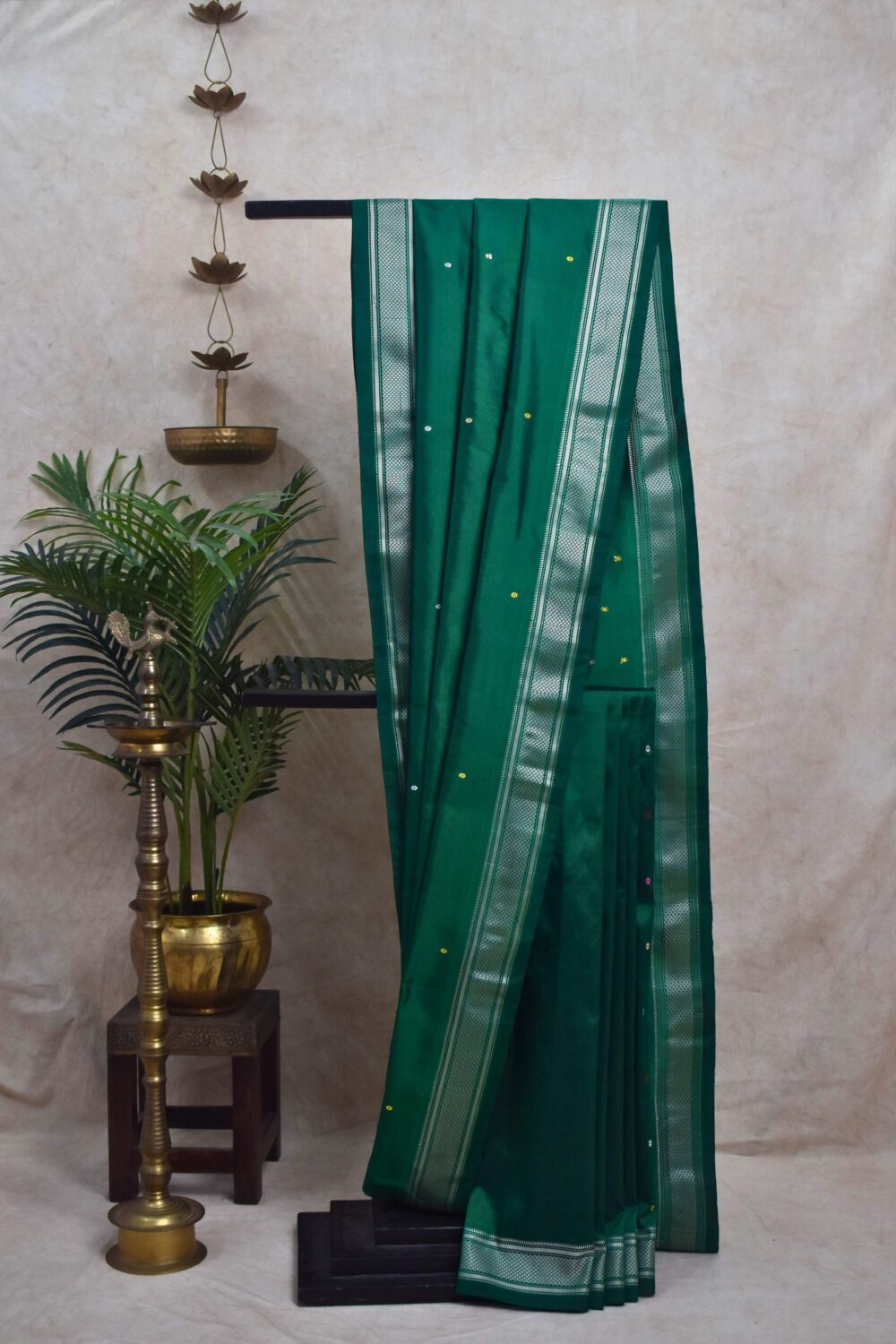 HANDWOVEN GREEN COLOUR PAITHANI SILK SAREE WITH 78 CM BLOUSE PIECE